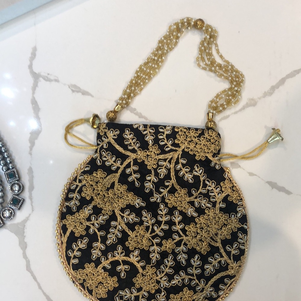 Embroidered pouch bag - Picture 2 of 3